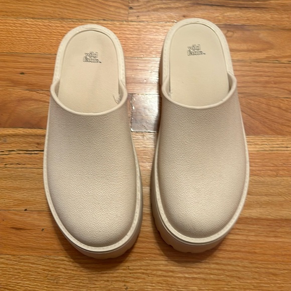 RUBBER LUG SOLE CLOGS - Picture 2 of 8